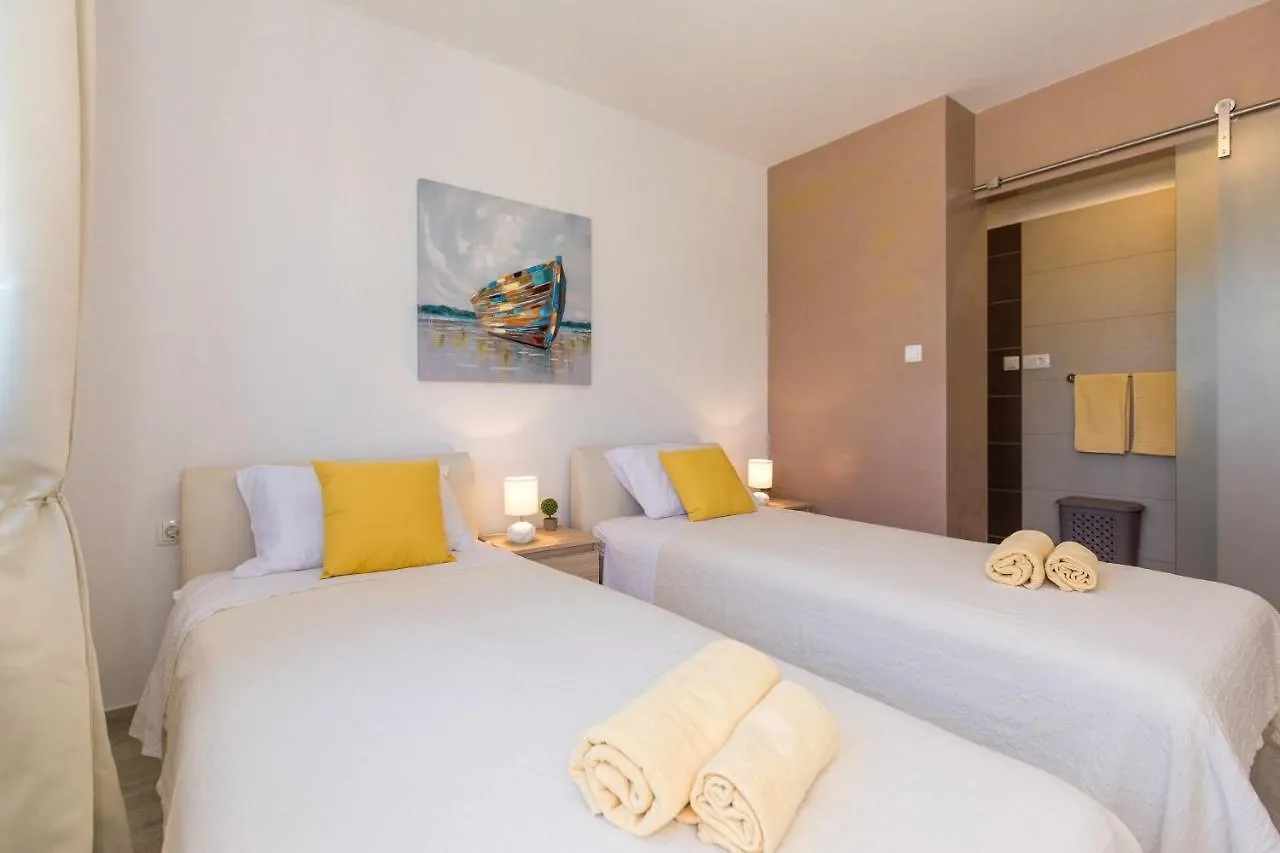 Villa Sara - Perfect Family Holiday Brzac